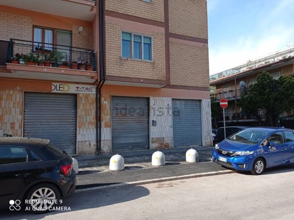 locale commerciale in vendita ad Ortona