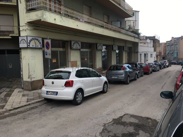 locale commerciale in vendita ad Ortona