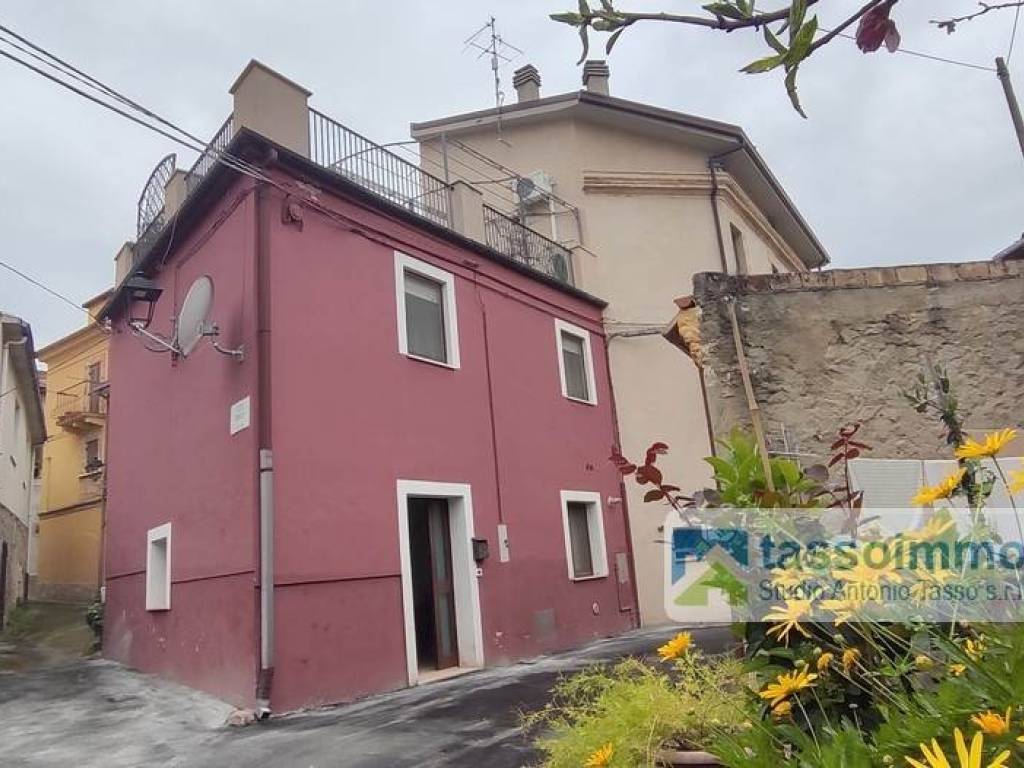 casa indipendente in vendita ad Ortona in zona Caldari