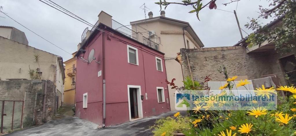 casa indipendente in vendita ad Ortona in zona Caldari