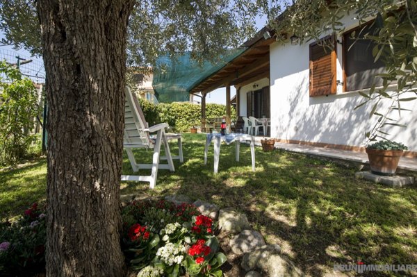 casa indipendente in vendita ad Ortona in zona Villa San Leonardo