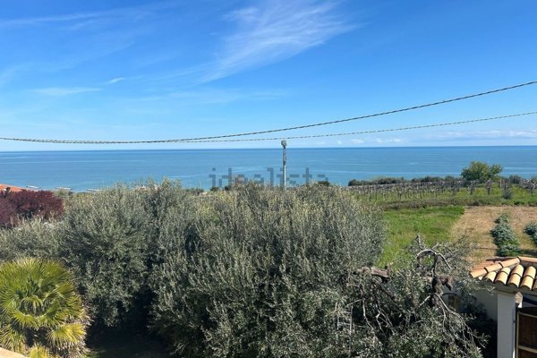 casa indipendente in vendita ad Ortona