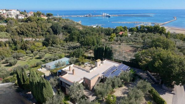 casa indipendente in vendita ad Ortona in zona Ciampino