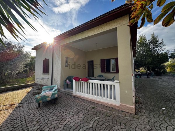 casa indipendente in vendita ad Ortona in zona Fonticelli