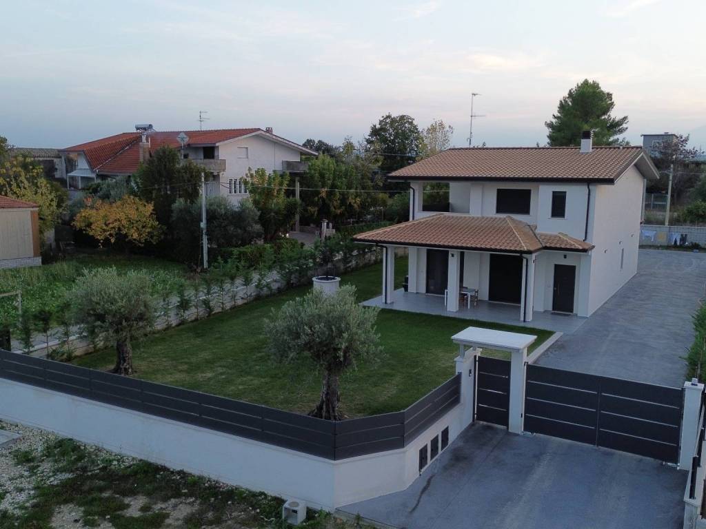 casa indipendente in vendita ad Ortona