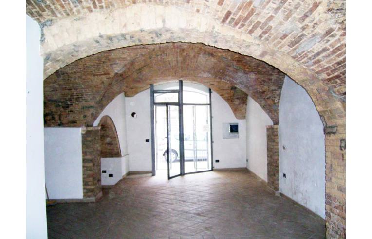 locale commerciale in vendita ad Ortona