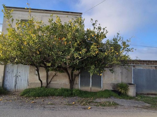 locale commerciale in vendita ad Ortona