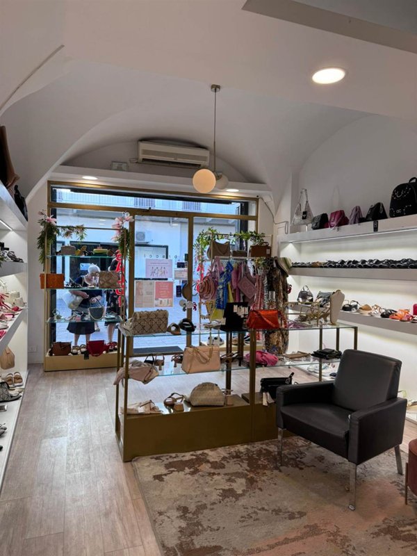 negozio in vendita ad Ortona in zona Caldari