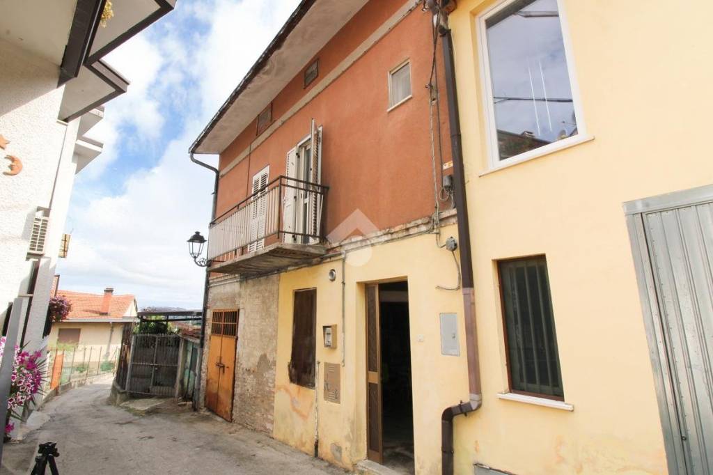 casa indipendente in vendita ad Ortona in zona Caldari