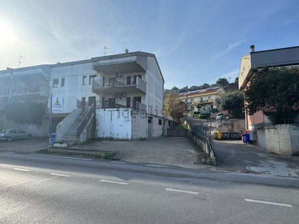 locale commerciale in vendita ad Ortona