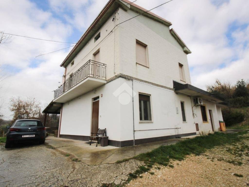 casa indipendente in vendita ad Ortona in zona Villa Carlone