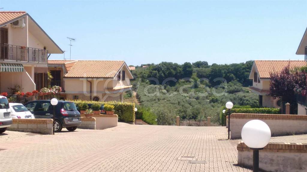 casa indipendente in vendita ad Ortona in zona Saraceni
