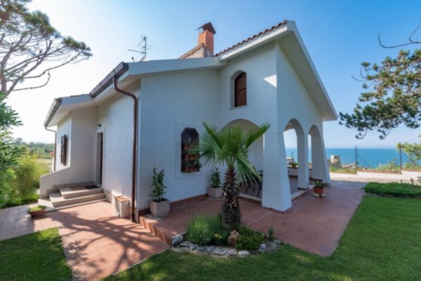 casa indipendente in vendita ad Ortona in zona Ripari di Giobbe