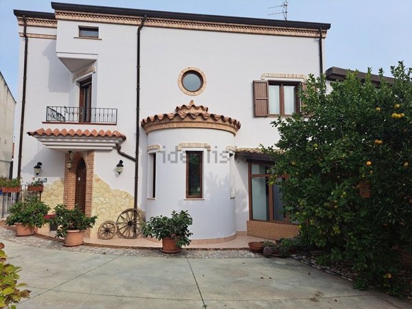 casa indipendente in vendita ad Ortona in zona Villa Deo