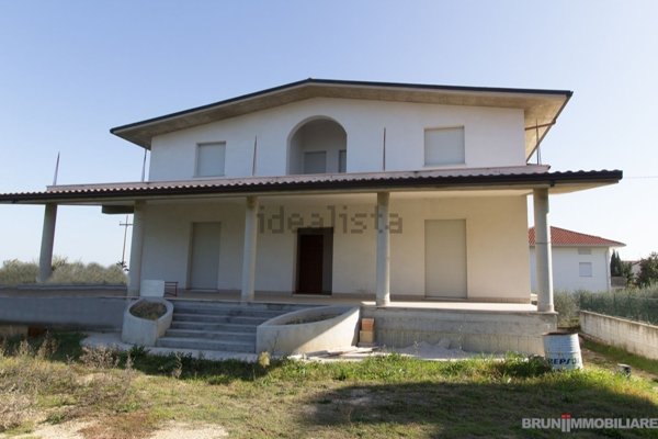 casa indipendente in vendita ad Ortona in zona Villa Grande