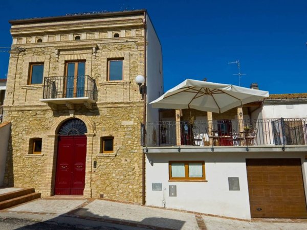 casa indipendente in vendita ad Ortona in zona Villa Deo