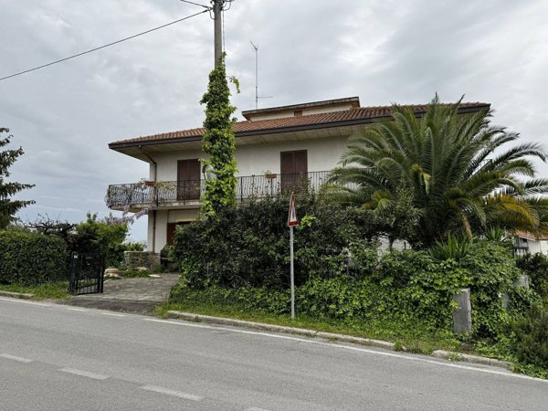 casa indipendente in vendita ad Ortona in zona Caldari