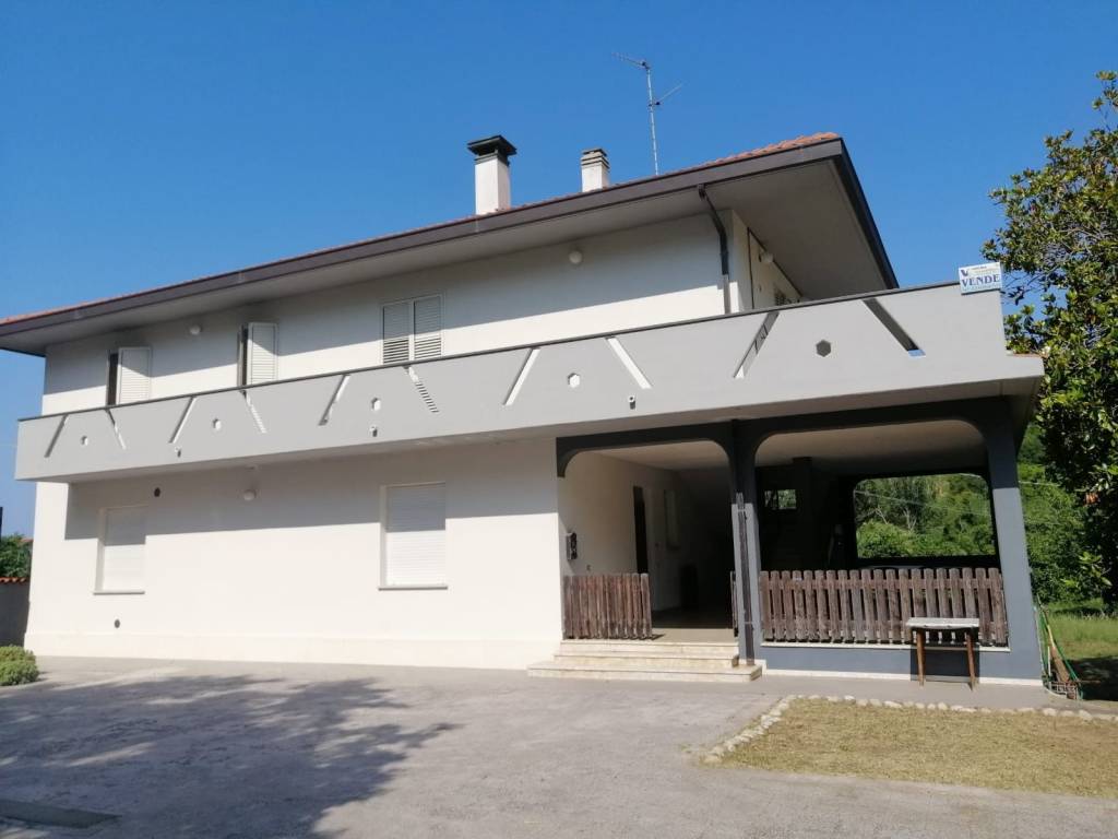 casa indipendente in vendita ad Ortona in zona Lido Riccio