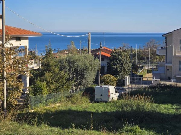 terreno edificabile in vendita ad Ortona in zona Lido Riccio