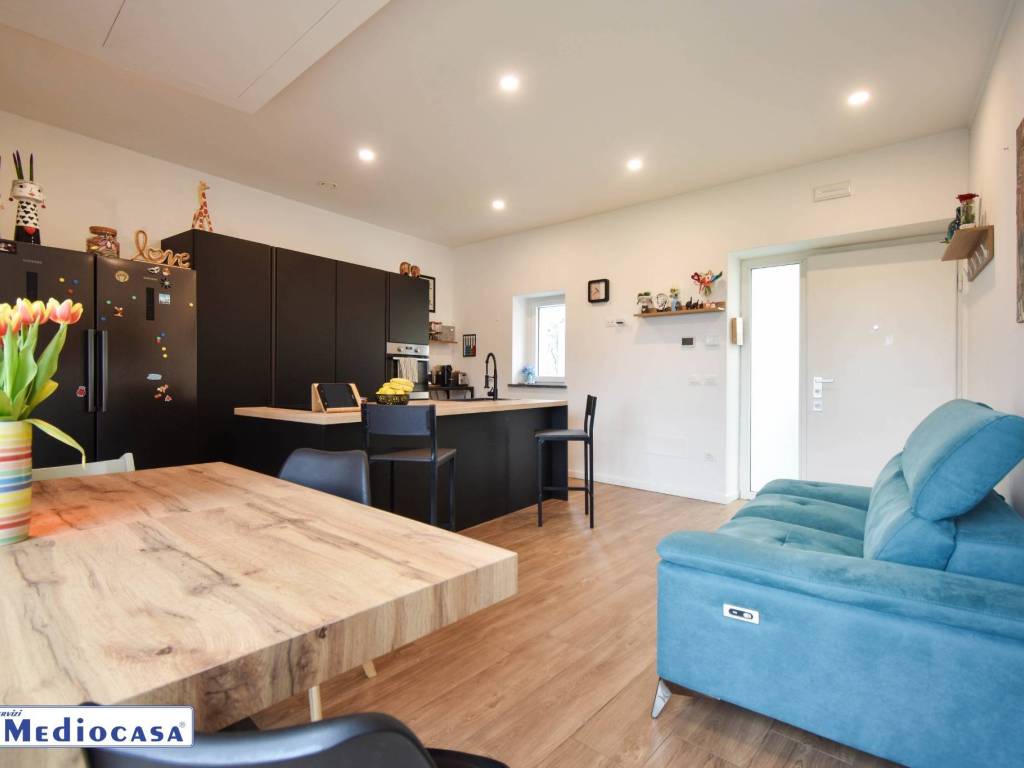 casa indipendente in vendita ad Ortona in zona Caldari