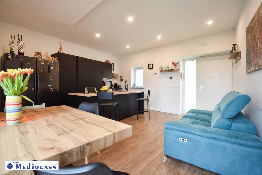 casa indipendente in vendita ad Ortona in zona Caldari