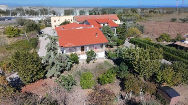 casa indipendente in vendita ad Ortona in zona Alboreto