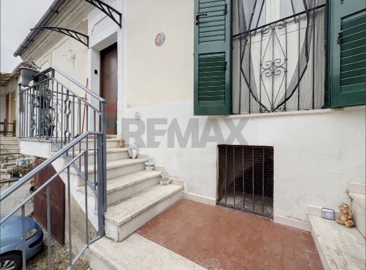 casa indipendente in vendita ad Ortona in zona Villa Grande