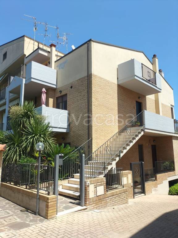 casa indipendente in vendita ad Ortona in zona Santa Lucia