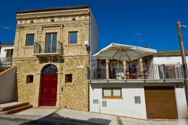casa indipendente in vendita ad Ortona in zona Villa Deo