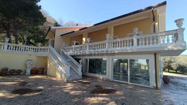 casa indipendente in vendita ad Ortona in zona Acquabella
