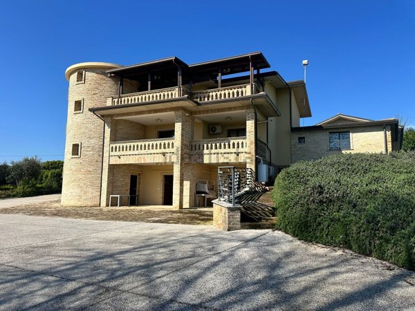 casa indipendente in vendita ad Ortona