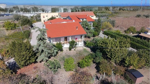 casa indipendente in vendita ad Ortona in zona Alboreto