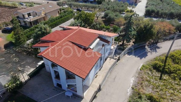 casa indipendente in vendita ad Ortona in zona Alboreto