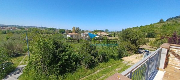 casale in vendita ad Ortona in zona Foro