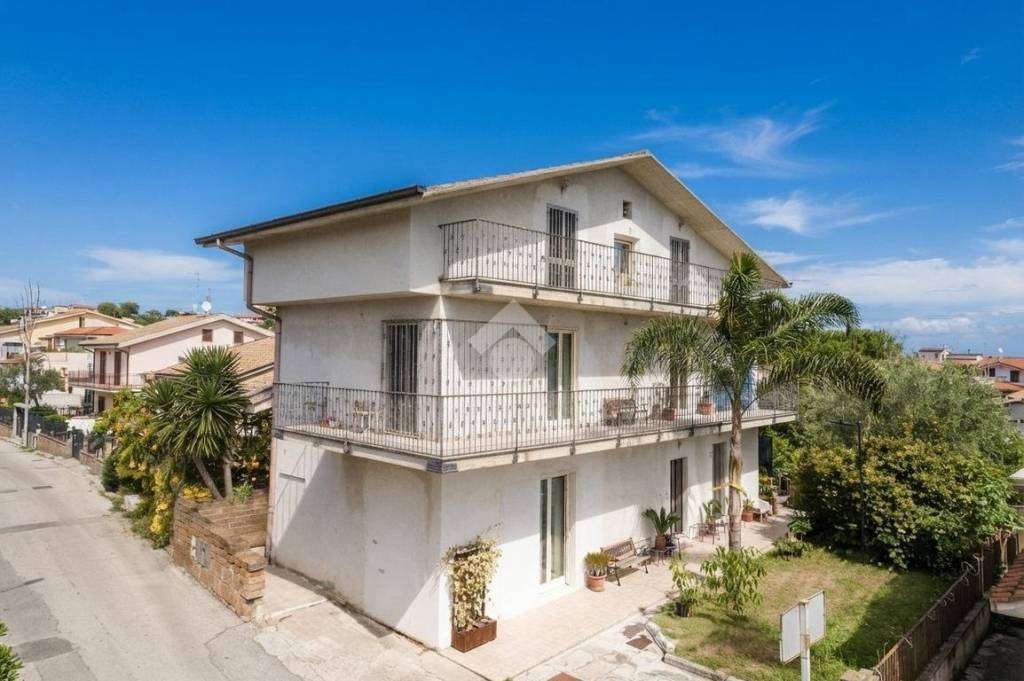 casa indipendente in vendita ad Ortona
