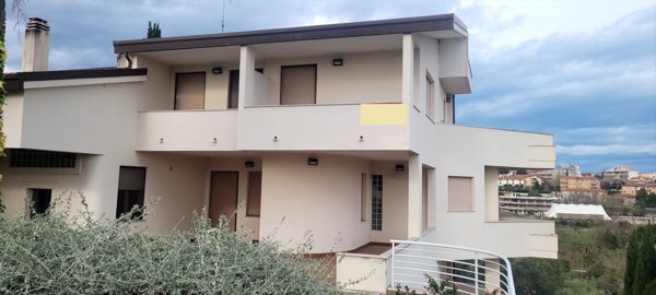 casa indipendente in vendita ad Ortona in zona Ciampino