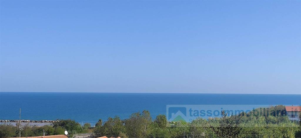 appartamento in vendita ad Ortona in zona Lido Riccio