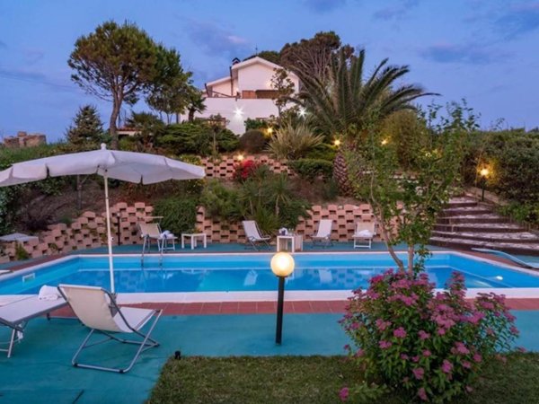 casa indipendente in vendita ad Ortona in zona Ripari di Giobbe