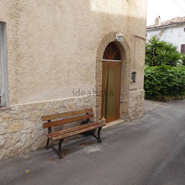 casa indipendente in vendita ad Ortona in zona Caldari
