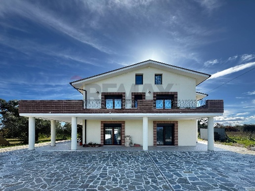 casa indipendente in vendita ad Ortona in zona Bavi
