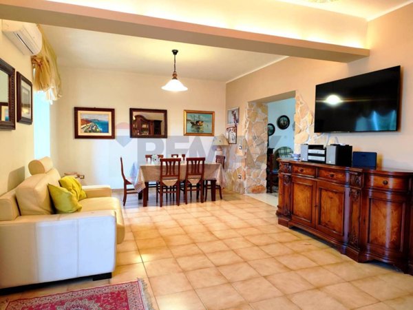 casa indipendente in vendita ad Ortona in zona Alboreto