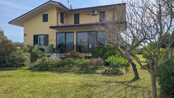 casa indipendente in vendita ad Ortona in zona Fontegrande