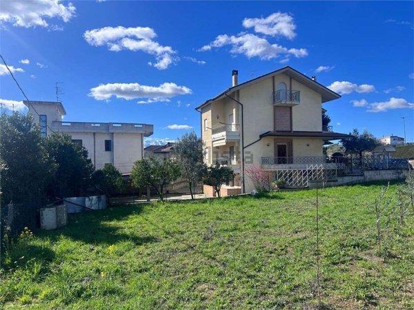 casa indipendente in vendita ad Ortona
