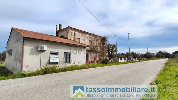 casa semindipendente in vendita ad Ortona in zona Lido Riccio