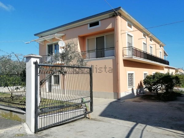 appartamento in vendita ad Ortona in zona Rogatti