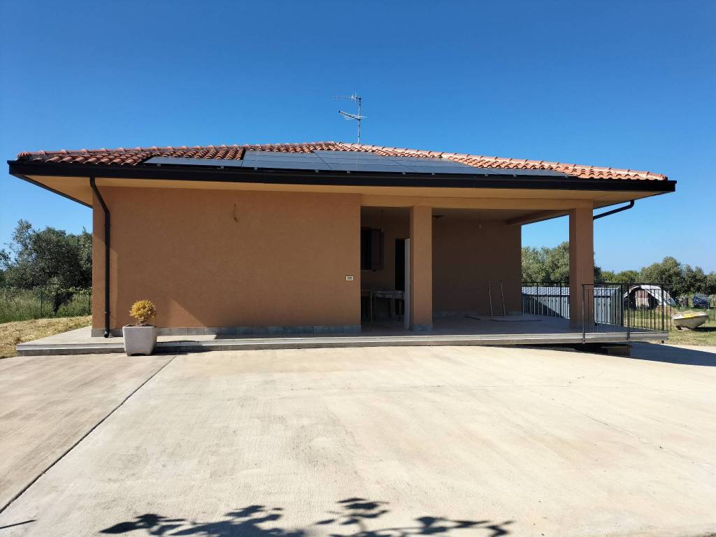 casa indipendente in vendita ad Ortona in zona San Giuliano