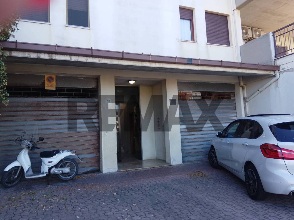 negozio in vendita ad Ortona in zona Lido Riccio