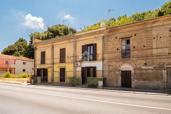 appartamento in vendita ad Ortona in zona Caldari