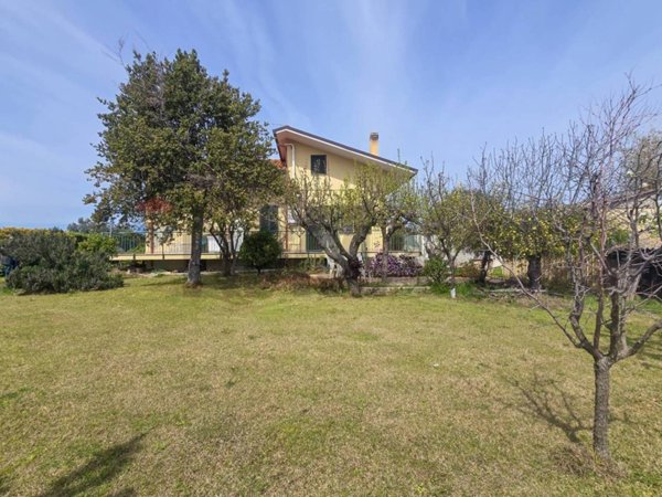 casa indipendente in vendita ad Ortona in zona Fontegrande