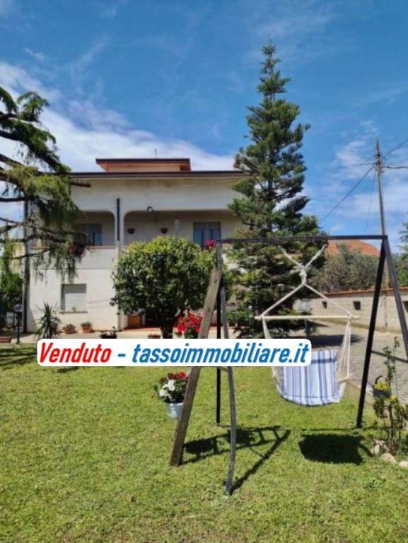 casa indipendente in vendita ad Ortona in zona Cucullo